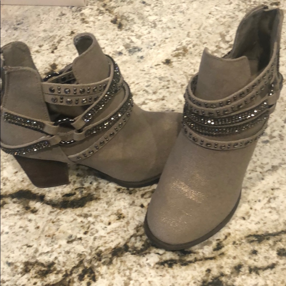 Women’s 9.5 Not Rated ankle boots new w/o tag